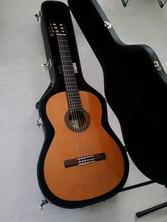 Aria AC35 (Spain) classical guitar and hard case