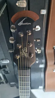 Ovation tribute limited edition: DJ Ashba semi acoustic guitar and bag.