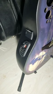 Ovation tribute limited edition: DJ Ashba semi acoustic guitar and bag.