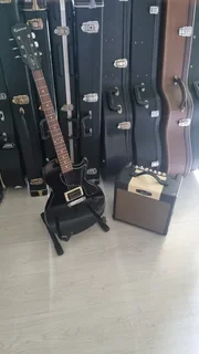 Epiphone Les Paul Jnr electric guitar and Cort CM15r amp