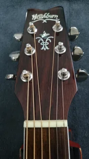 Washburn D21s acoustic guitar and hard case