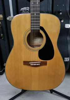 Yamaha F340 acoustic guitar