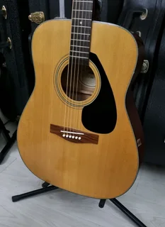 Yamaha F340 acoustic guitar
