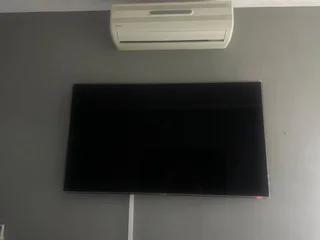 55 inch Samsung smart 3D TV including Samsung Wall mount + 7 pairs of Samsung 3D glasses