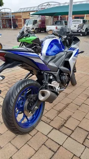 Yamaha **R3**