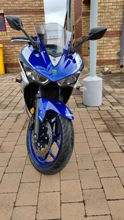 Yamaha **R3**