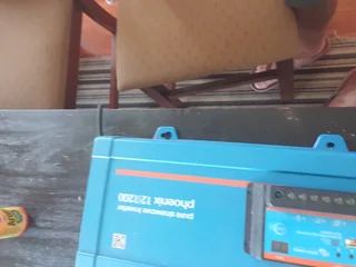 Victron 1200w pure sinewave inverter and charge controller