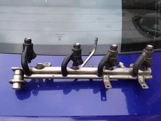 BMW 318i Injectors + Rail