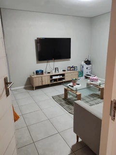 Spacious 2-bedroom apartment in Ottery for SALE.