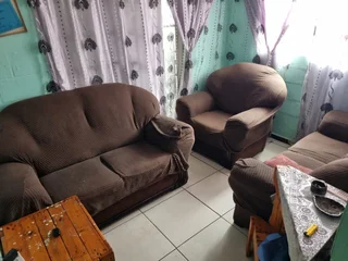 A Charming 2 Bedroom House for SALE in Delft South.