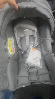 Mamas and papas piccolo with isofix base New condition