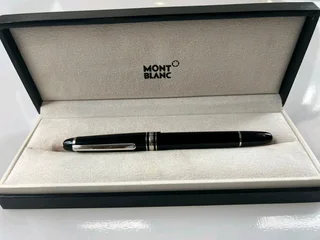 Inflatable kayak with oars and pump