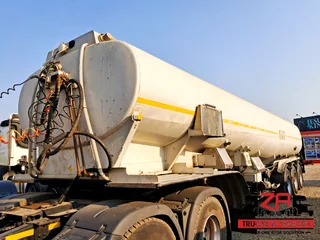 2003 TANK CLINIC TRI-AXLE FUEL TANKER