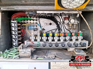 2003 TANK CLINIC TRI-AXLE FUEL TANKER