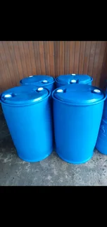 210L Plastic Drums - Closed lid