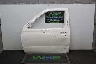 Nissan Np300 2019 White Left Side Door