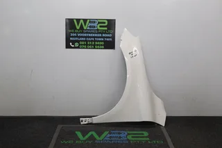 Volvo XC60 2015 White Left Side Fender