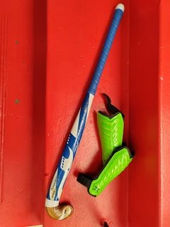***Hockey stick, ball, knee rotectors and bag*****