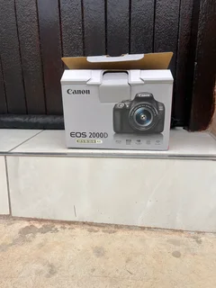 CANON CAMERA 200D