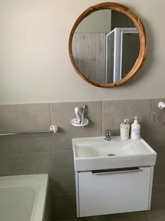 Share a flat in 2 Bedroom apartment