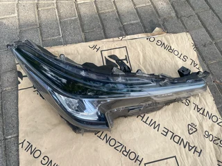 2022 TOYOTA COROLLA LED HEADLIGHT RIGHT SIDE FOR SALE. IN EXCELLENT CONDITION