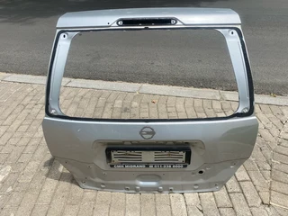 2013 NISSAN X-TRAIL TAILGATE SHELL FOR SALE. IN PRISTINE CONDITION