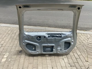 2013 NISSAN X-TRAIL TAILGATE SHELL FOR SALE. IN PRISTINE CONDITION