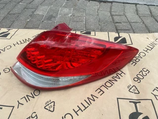 2015 HYUNDAI VELOSTER LED TAIL LIGHT RIGHT SIDE FOR SALE. IN PRISTINE CONDITION