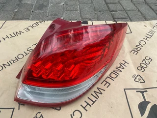 2015 HYUNDAI VELOSTER LED TAIL LIGHT RIGHT SIDE FOR SALE. IN PRISTINE CONDITION