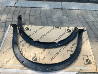 2024 NISSAN NAVARA FENDER FLARES RIGHT SIDE FOR SALE. IN EXCELLENT CONDITION