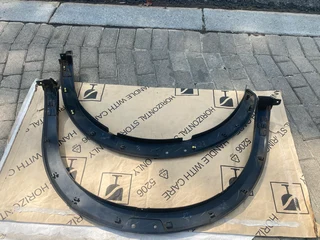 2024 NISSAN NAVARA FENDER FLARES RIGHT SIDE FOR SALE. IN EXCELLENT CONDITION