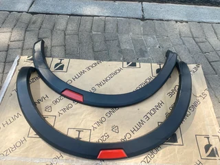 2024 NISSAN NAVARA FENDER FLARES RIGHT SIDE FOR SALE. IN EXCELLENT CONDITION