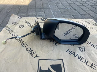 2022 TOYOTA URBAN CRUISER ELECTRONIC AUTO-FOLD DOOR MIRROR RIGHT SIDE FOR SALE. BRAND NEW