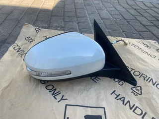 2022 TOYOTA URBAN CRUISER ELECTRONIC AUTO-FOLD DOOR MIRROR RIGHT SIDE FOR SALE. BRAND NEW