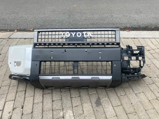 2025 TOYOTA LAND CRUISER PRADO VX-R FRONT BUMPER FOR SALE. IN EXCELLENT CONDITION