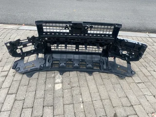 2025 TOYOTA LAND CRUISER PRADO VX-R FRONT BUMPER FOR SALE. IN EXCELLENT CONDITION