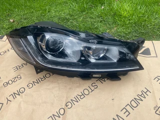 2018 Jaguar Xf X260 Xenon Headlight Right Side For Sale. In Excellent Condition