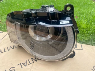 2023 Land Rover Defender Full Led Headlight Right Side For Sale. In Pristine Condition
