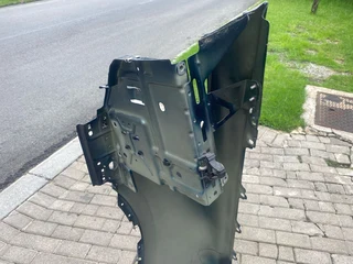 2016 PORSCHE CAYENNE RIGHT FRONT FENDER FOR SALE. IN PRISTINE CONDITION