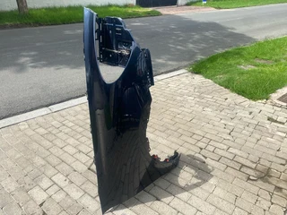 2016 PORSCHE CAYENNE RIGHT FRONT FENDER FOR SALE. IN PRISTINE CONDITION