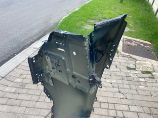 2016 PORSCHE CAYENNE RIGHT FRONT FENDER FOR SALE. IN PRISTINE CONDITION