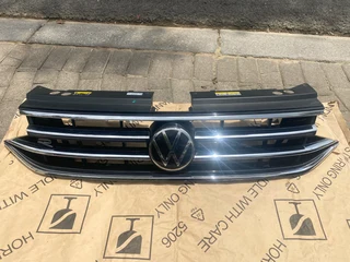 2023 Vw Tiguan R-line Radiator Grille For Sale, Takes Led. In Excellent Condition