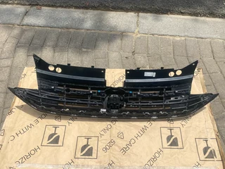 2023 VW TIGUAN R-LINE RADIATOR GRILLE FOR SALE, TAKES LED. IN EXCELLENT CONDITION