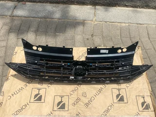 2023 VW TIGUAN R-LINE RADIATOR GRILLE FOR SALE, TAKES LED. IN EXCELLENT CONDITION