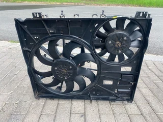 2020 RANGE ROVER SPORT L494 3.0 DIESEL RADIATOR FAN FOR SALE. IN PRISTINE CONDITION