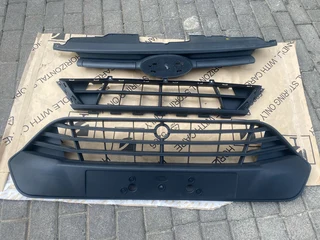 2017 FORD TRANSIT CUSTOM FRONT BUMPER GRILLES FOR SALE. IN PRISTINE CONDITION