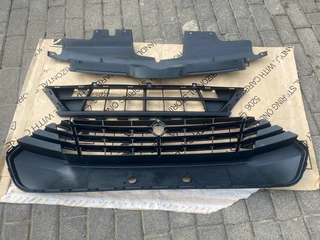 2017 FORD TRANSIT CUSTOM FRONT BUMPER GRILLES FOR SALE. IN PRISTINE CONDITION