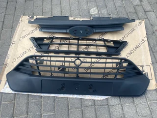 2017 FORD TRANSIT CUSTOM FRONT BUMPER GRILLES FOR SALE. IN PRISTINE CONDITION