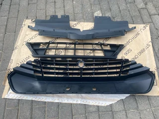 2017 FORD TRANSIT CUSTOM FRONT BUMPER GRILLES FOR SALE. IN PRISTINE CONDITION