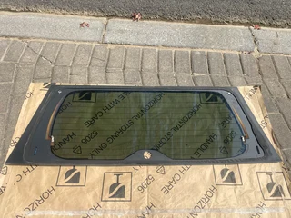 2013 SUZUKI VITARA REAR WINDSCREEN FOR SALE. IN PRISTINE CONDITION